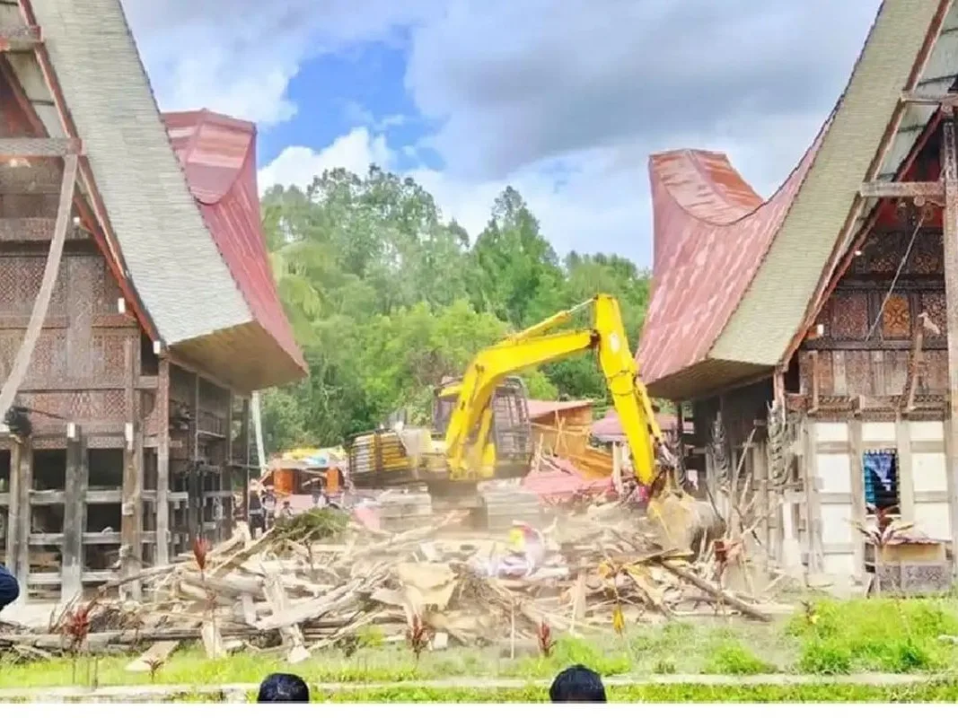 Eksekusi Rumah Adat di Tana Toraja