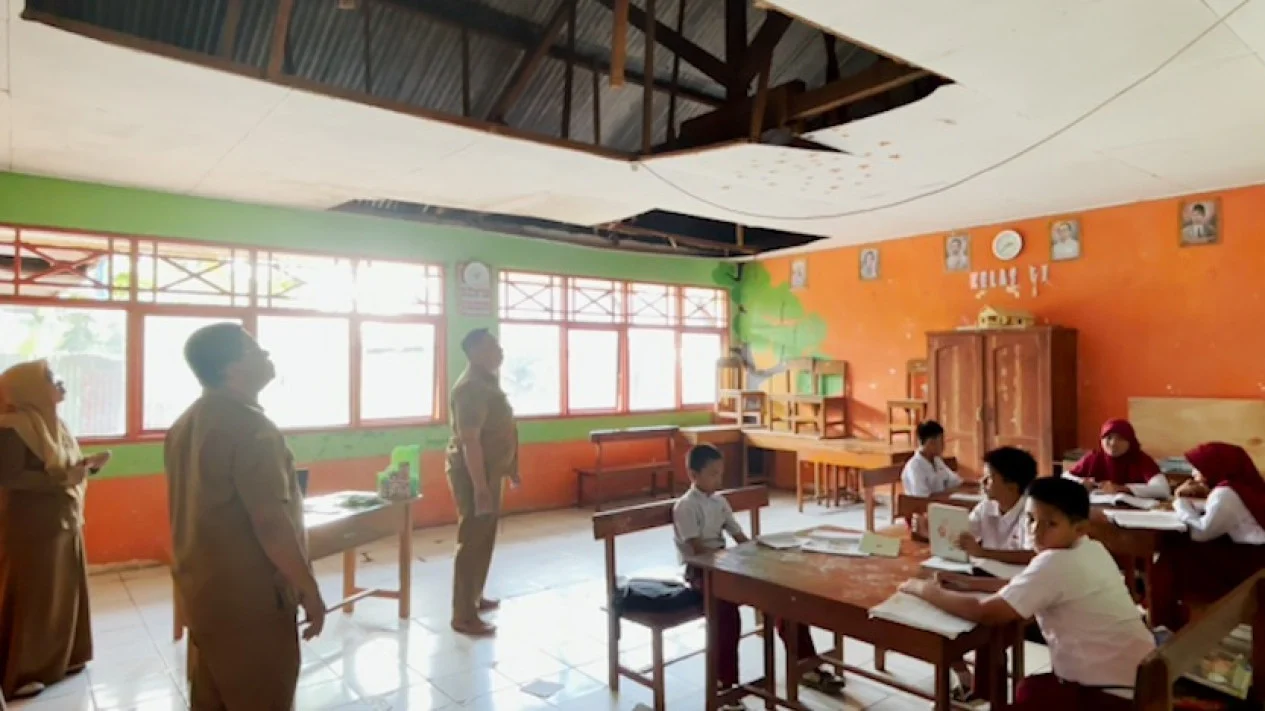 Plafon Runtuh di SDN 2 Bonto-Bonto Pangkep