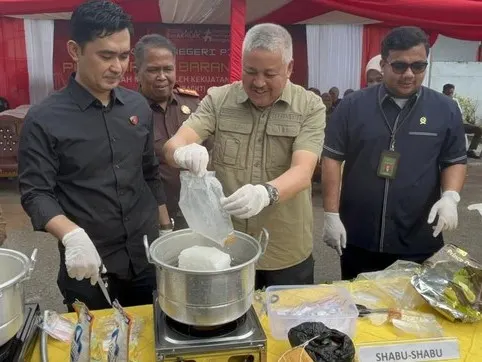 Kejari Pinrang Musnahkan 3,8 Kg Sabu