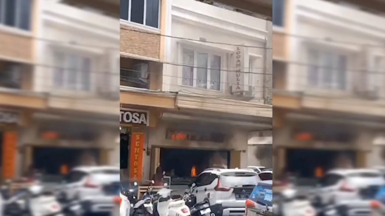 Perempuan Terjerat Utang Bakar Toko Emas