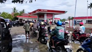 Antrean BBM Mengular Di Sinjai, Warga Tunggu Berjam-jam Di SPBU
