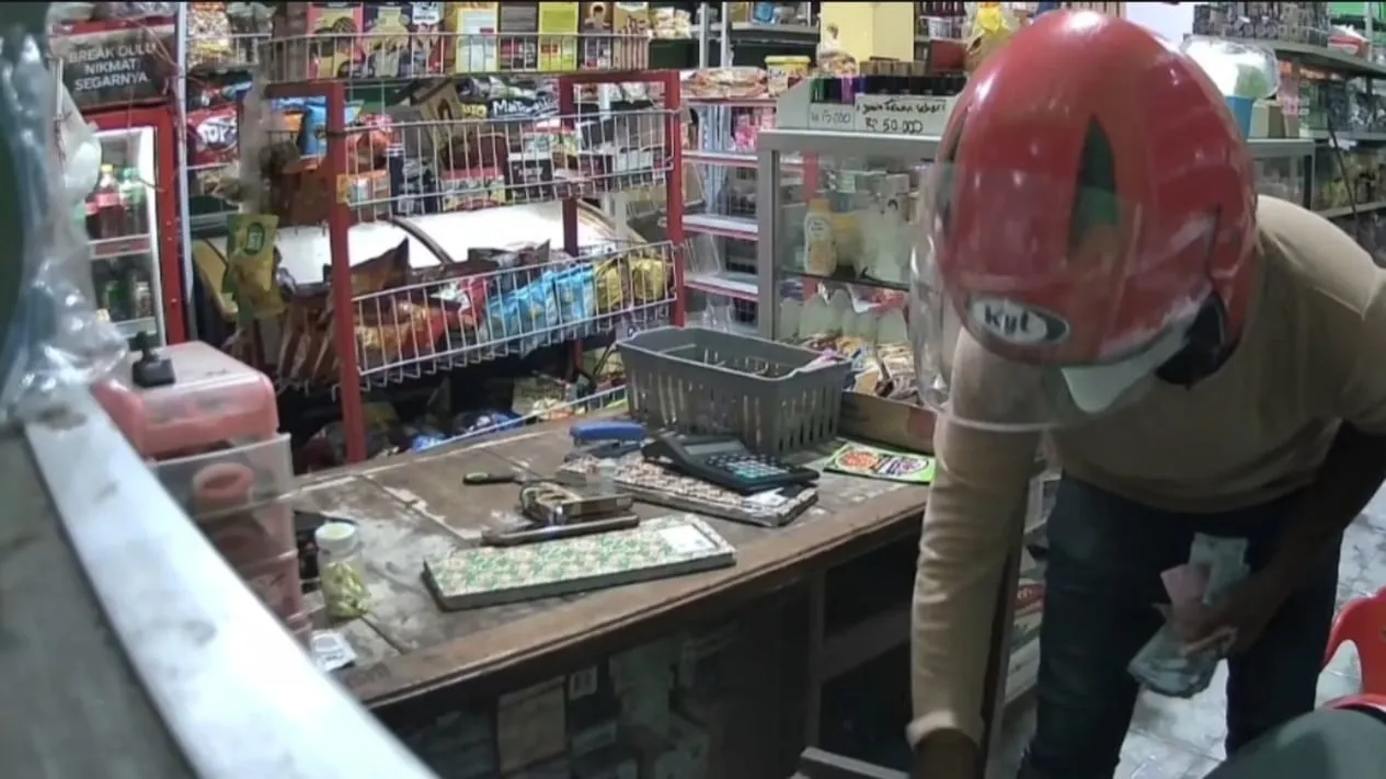 CCTV Pencuri di Toko Kelontong Makassar