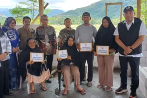 Gubernur Sulsel Salurkan Bantuan Korban Kebakaran