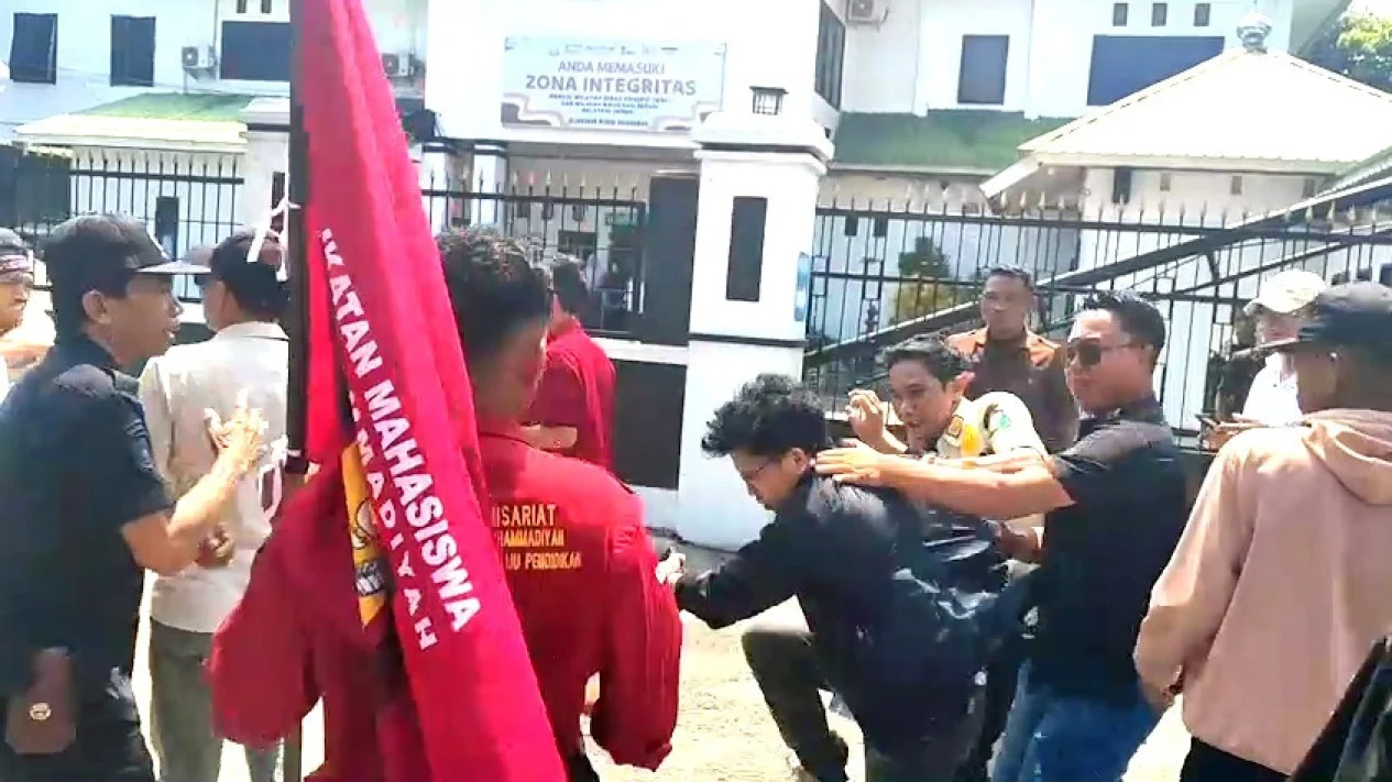 Aksi Mahasiswa Bulukumba Ricuh