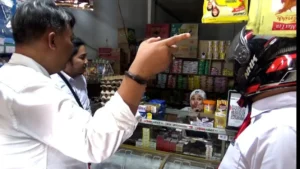 Geng Motor Kejar Korban hingga Masuk Toko Klontong