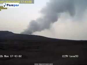 Gunung Anak Krakatau Erupsi, Abu 150 Meter