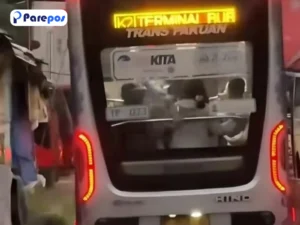 Biskita Oleng di Jalan Rusak Terminal Baranangsiang